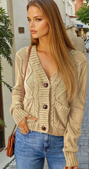 Cardigan texturé beige avec poches avant et boutons *
