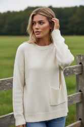 2 couleurs pour Le pull cocooning à poche pour vos journées en apesanteur