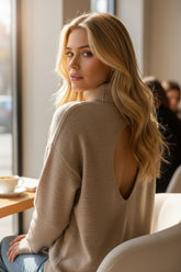 4 Couleurs pour le pull col roulé qui dévoile le dos avec subtilité