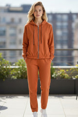 2 couleurs pour l'ensemble deux pièces : sweat zippé à capuche + pantalon