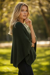 🧶 Élégance Flottante – Poncho Tricoté Kaki foncé
