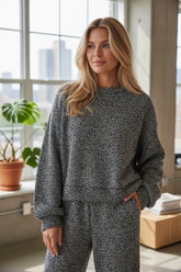 Ensemble deux pièces : haut à col rond et pantalon droit