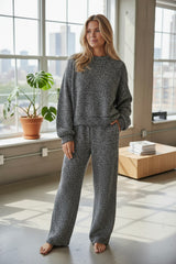 Ensemble deux pièces : haut à col rond et pantalon droit