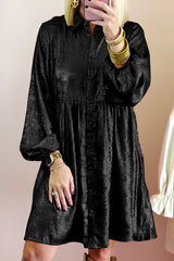 Mini-Robe Black buttoned shirt with puffy sleeves and metallic reflections