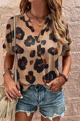 T-shirt in V-neck buttoned with short sleeve folded leopard light French beige