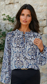 Tribal lace -up and ruffle print blouse *