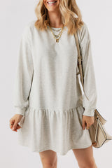 Mini-box blanca con mangas hinchadas y dobladillo de rufa unida