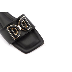 Fashion attitude sandals