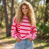 Pull ample rose à rayures et manches bouffantes