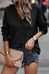 Pull à capuche noir côtelé à col en V et épaules tombantes