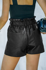 Short high waist in black faux leather *