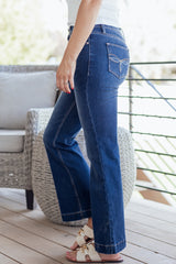 Jean bootcut bleu marine à coutures western et poches arrière