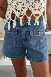Short en jean bleu crépuscule à poches rabattues