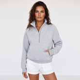 Sweat-shirt gris clair à col montant et poche kangourou avec fermeture éclair quart de tour