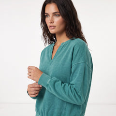 Sudadera con hombro caído y collar de colores lisos