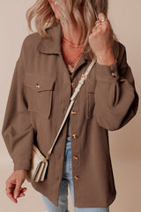 Veste boutonnée en velours côtelé marron avec poche à rabat