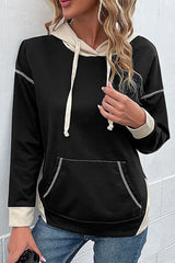 Sweat à capuche noir avec surpiqûres contrastantes