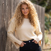 Pull ample en tricot texturé uni parchemin avec poignets fendus*