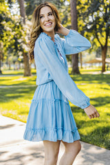 Light blue mini-low-collar and long sleeves with ruffles and ruffles