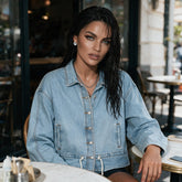 Veste en jean bleu clair à bas ajustable par cordon