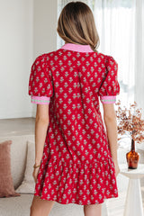 Robe courte à manches bouffantes et col en V