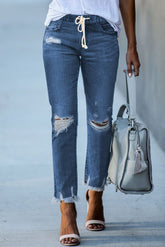 Jean bleu foncé à taille élastique, jambe droite, ourlet brut détruit