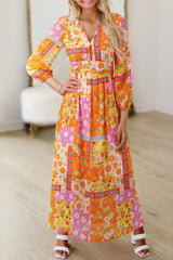 Robe longue orange à patchwork floral et dos ajouré à nouer
