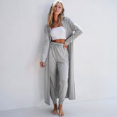 Ensemble de salon avec cardigan long fendu et pantalon slim gris clair
