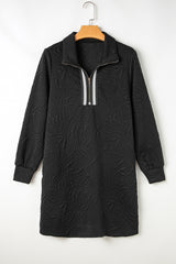 Mini-robe droite noire texturée en jacquard avec fermeture éclair sur un quart