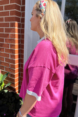 Haut rose à manches courtes et col fendu *