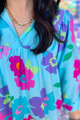 Chemisier babydoll bleu clair à imprimé floral et col en V cranté de grande taille-A WOMAN WE LOVE