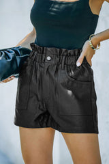 Short high waist in black faux leather *