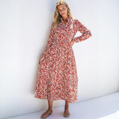 Vestido plisado de medio largo en estampado de resumen de cuello en V y naranja