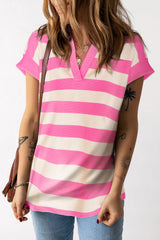 Short -sleeved top and v -collar with pink stripes