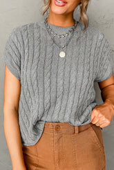 Short -sleeved gray sweater and twisted knitted knitting neck