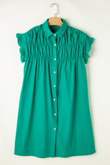 Robe courte boutonnée à manches volantées et froncée vert vif