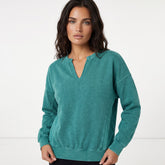Sudadera con hombro caído y collar de colores lisos