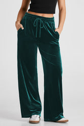Evergreen - Pantalon large uni à taille avec cordon de serrage-A WOMAN WE LOVE