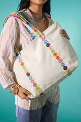 Grand sac cabas blanc en toile à sangle brodée de fleurs