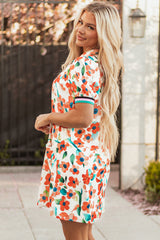 Robe courte à volants et manches courtes bouffantes