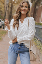 Blouse ample texturée blanche à col fendu-A WOMAN WE LOVE