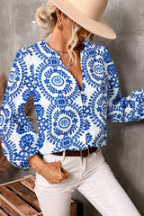 Chemise à col en V fendue à manches bouffantes et imprimé géométrique vintage bleu ciel-A WOMAN WE LOVE