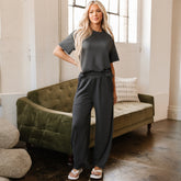 Round neck t-shirt and loose pants *