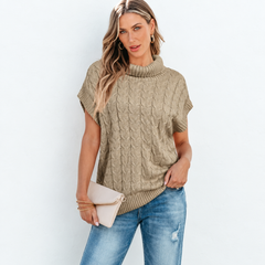 Pull beige clair torsadé à col roulé et manches chauve-souris
