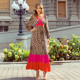 Robe longue marron léopard à col V et blocs de couleurs