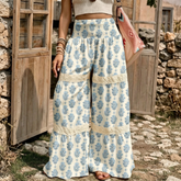 Pantalon large bleu ciel fleuri à empiècements en dentelle