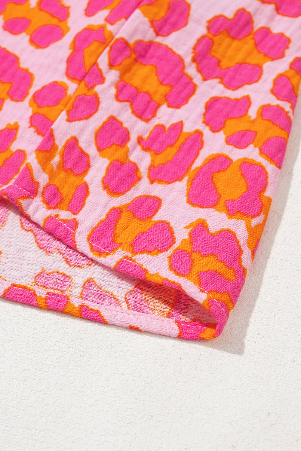 Chemise ample boutonnée à imprimé léopard rose-A WOMAN WE LOVE