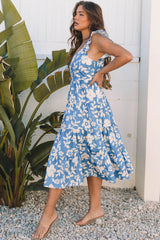 Robe mi-longue fluide à volants et épaules flottantes à fleurs bleu ciel