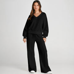 Black sports outfit high -waisted and short seams at V -neck