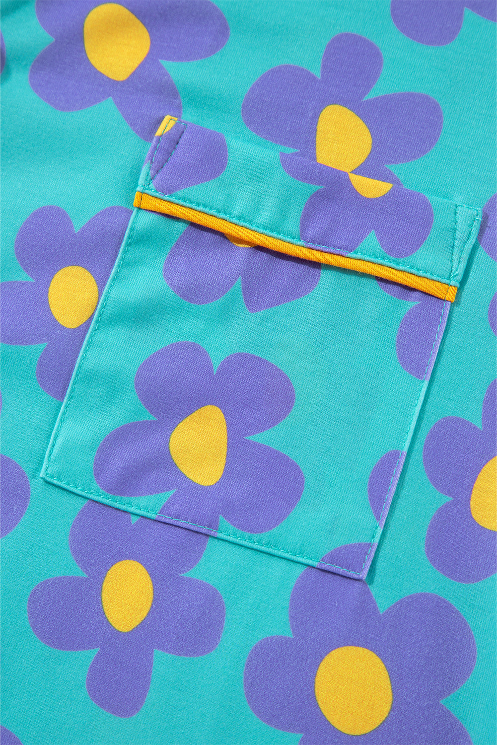 Ensemble pyjama chemise et short à manches longues imprimé fleurs vertes-A WOMAN WE LOVE